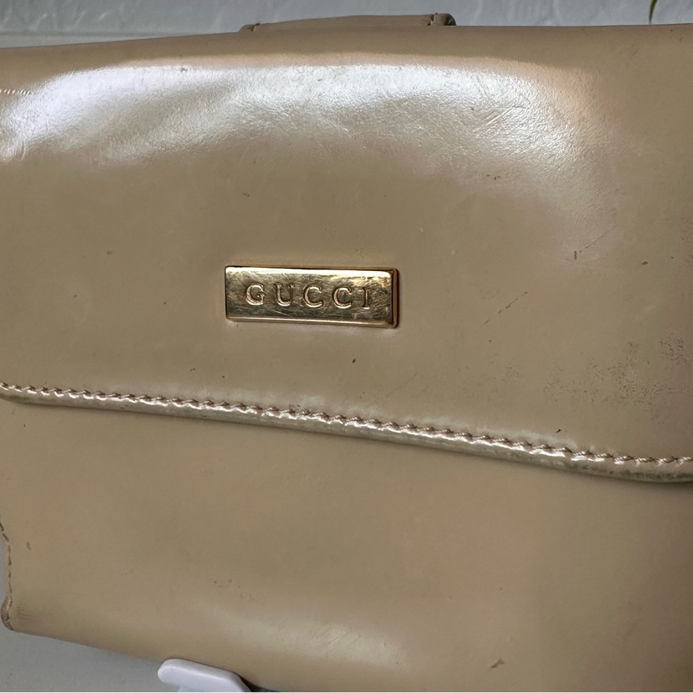 Authentic Gucci Beige Patent Leather Wallet - Picture 2 of 16